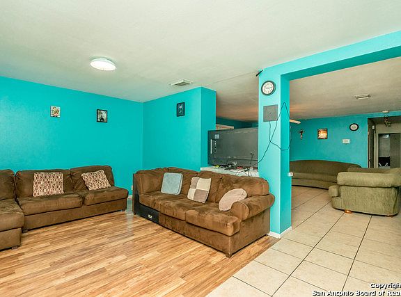 4th image of 6811 Celes Meadow Dr