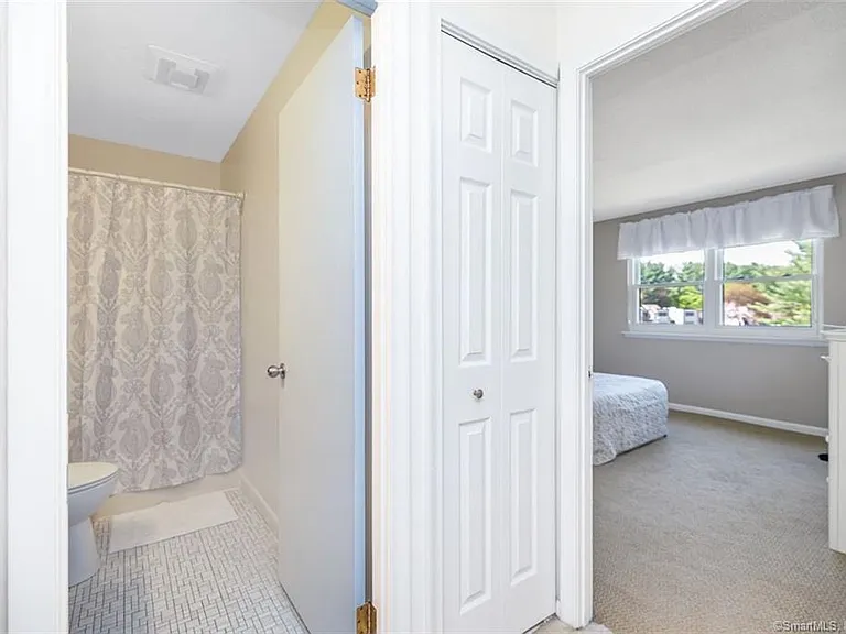 Twin Circle Dr — Photo 21