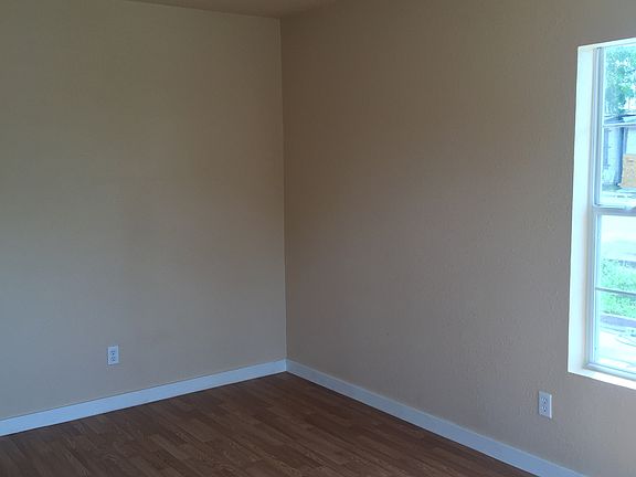 5th image of 526 San Angelo
