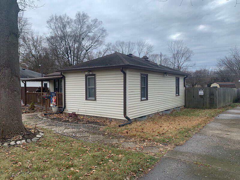 1st image of 1815 N Leland Ave