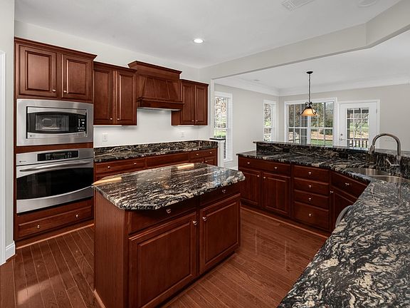 4th image of 249 Antebellum Ln