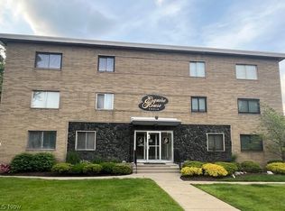 20312 Lorain Rd APT 316, Fairview Park, OH