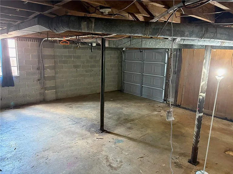 2064 Montrose Dr — Photo 15
