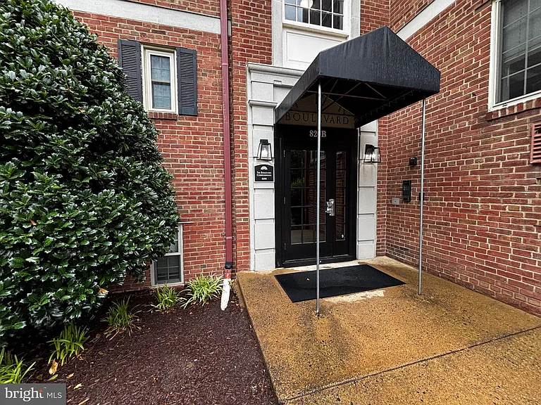 820 S Washington St #226 — Photo 35