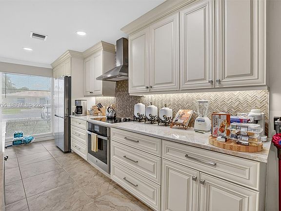 3rd image of 8749 Belle Aire Dr