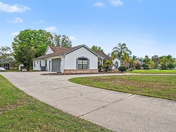 3rd image of 19216 Ridgelake Dr