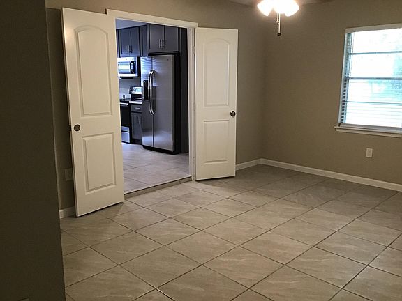 4th image of 3414 Elinor St