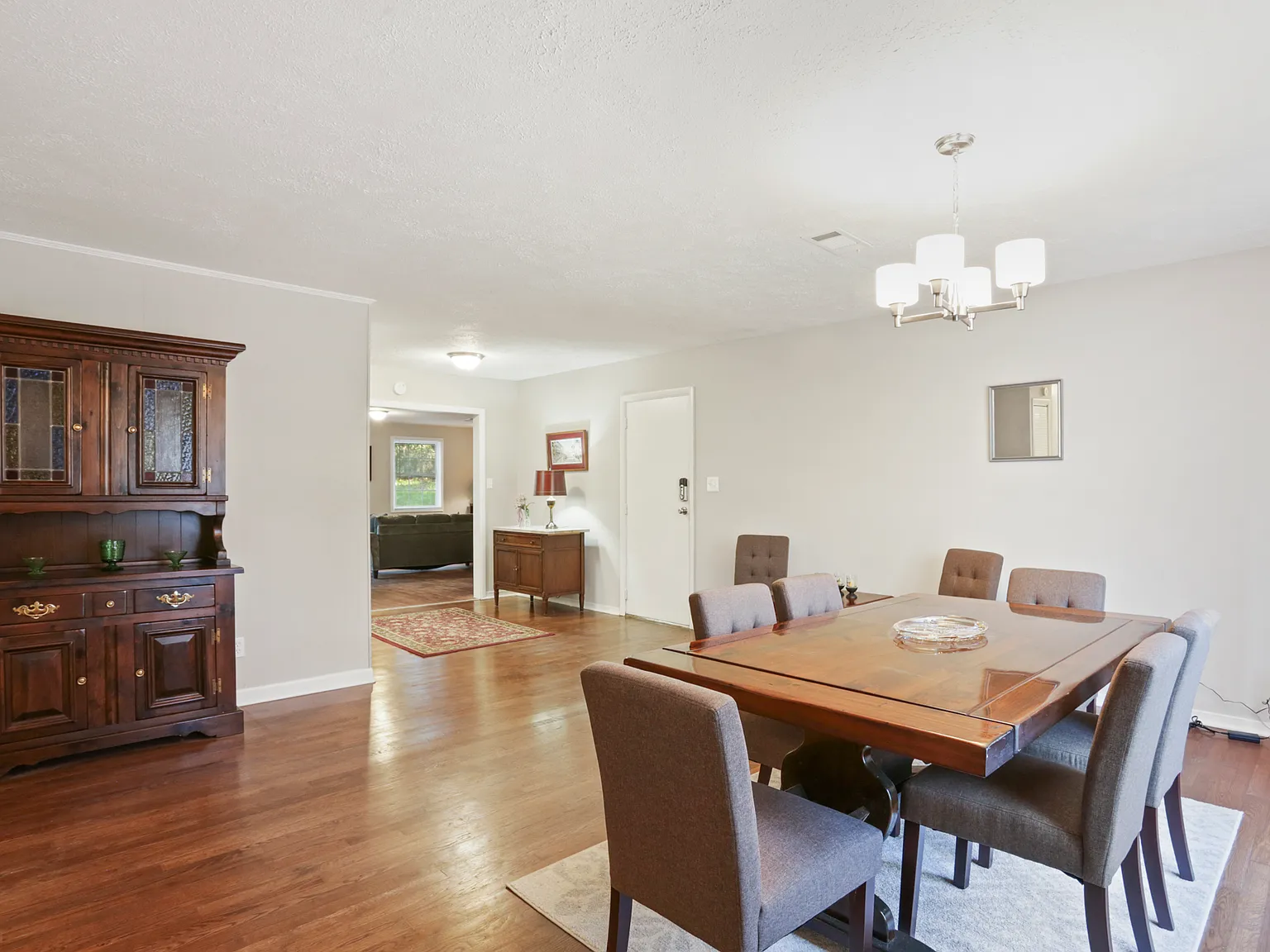 3 bed, 1700 sqft, $2,800 — Photo 3