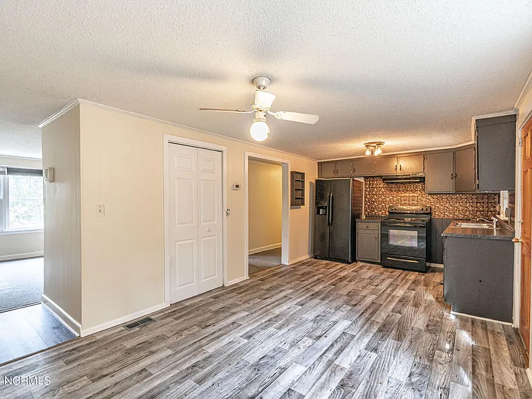 885 S Stephens St — Photo 11