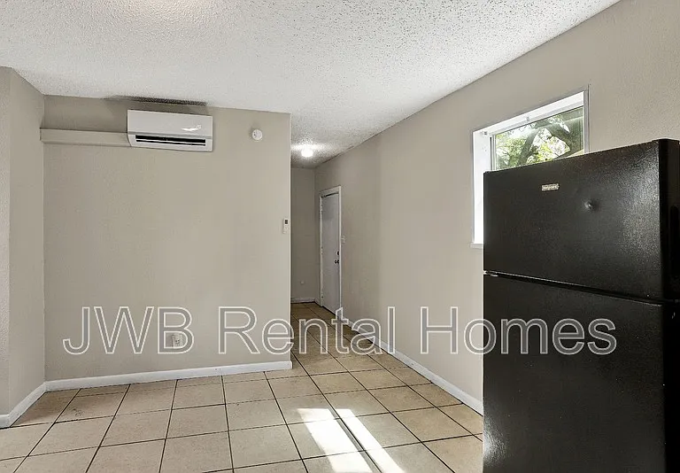 1943 Hardee St #2 — Photo 6