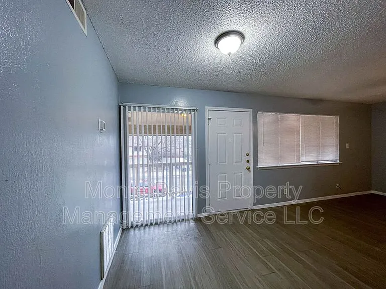 8907 Parkfield Dr #204 — Photo 9