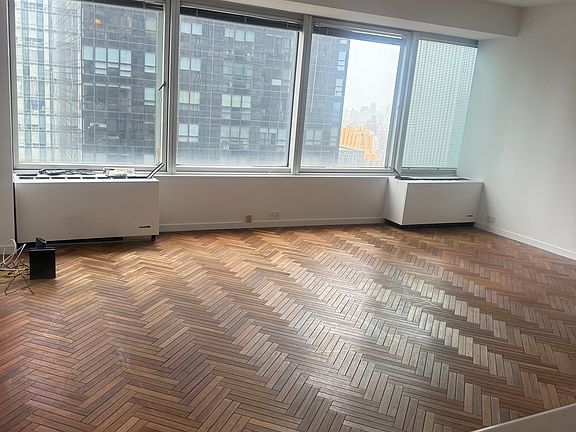 3rd image of 150 W 56th St APT 4506