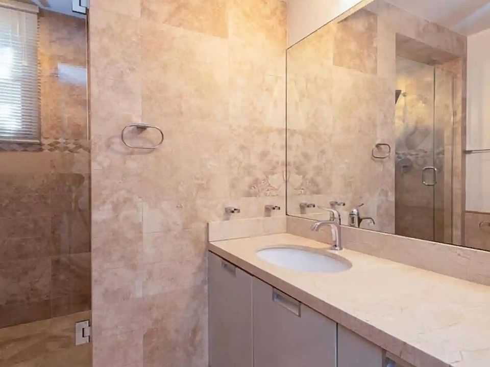 1st image of 1663 Selby Ave Unit 3