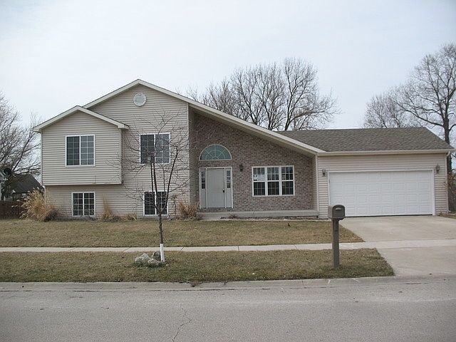 2nd image of 2550 Cambridge Dr