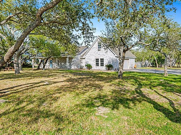 3rd image of 221 Club Lake Dr