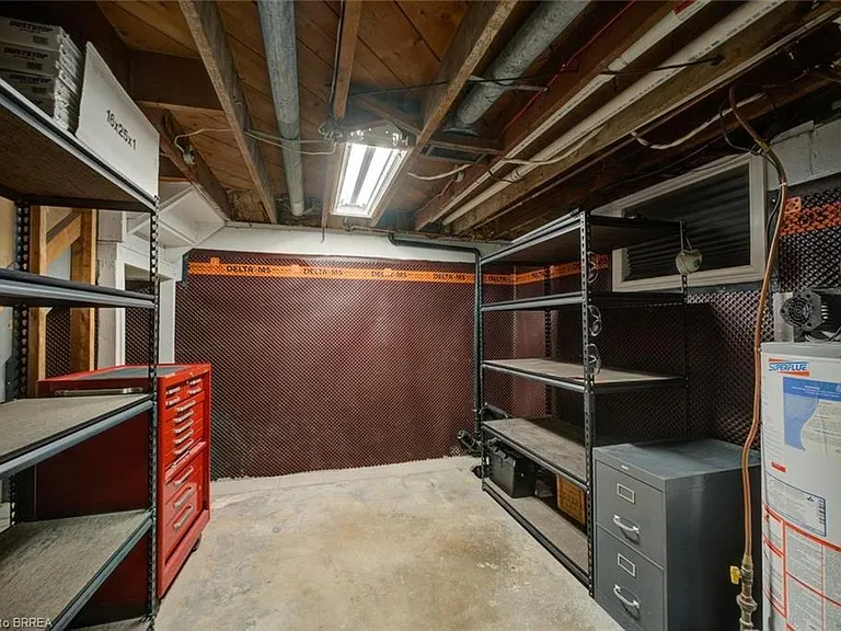 56 Avondale St — Photo 36
