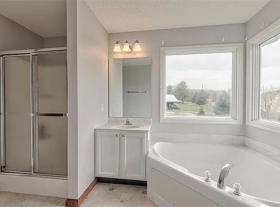4th image of 104 Montrose Ct