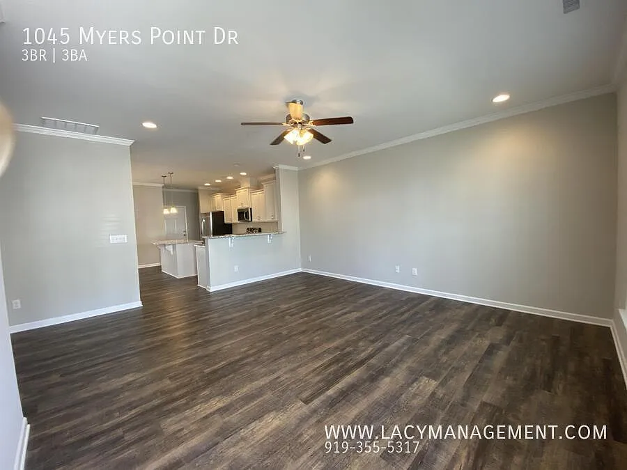 3 bed, 2.5 bath, 1900 sqft, $2,100 — Photo 4