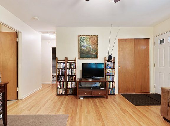3rd image of 706 Oak Ave #0