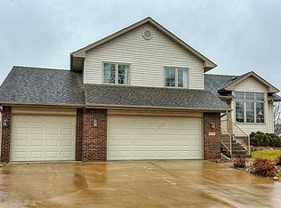 3533 Brook View Dr, Des Moines, IA 50317