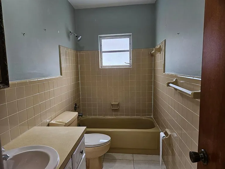 7904 NW 70th Ct #1-2 — Photo 29