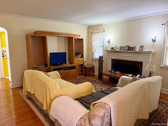 3rd image of 586 Stratford Road