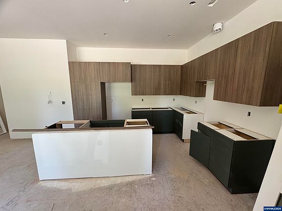 4th image of 4048 Kurth St S