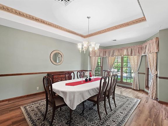 5th image of 968 Woodcrest Ln