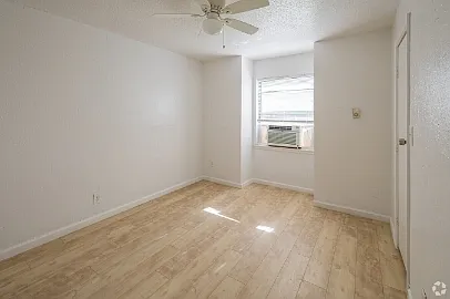 404 SW 26th St — Photo 27