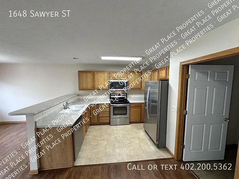 1648 Sawyer St — Photo 27