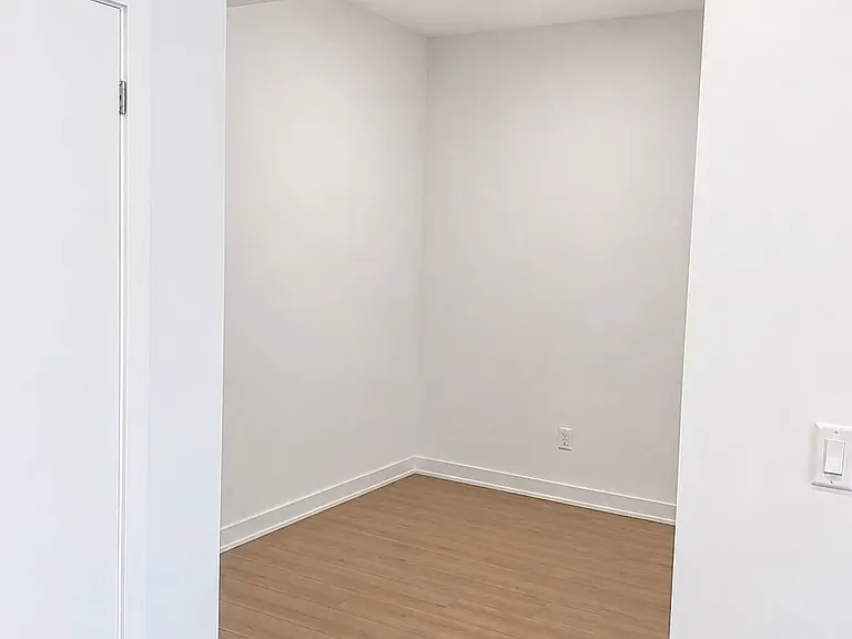 25 Wellington St S #1101 — Photo 10