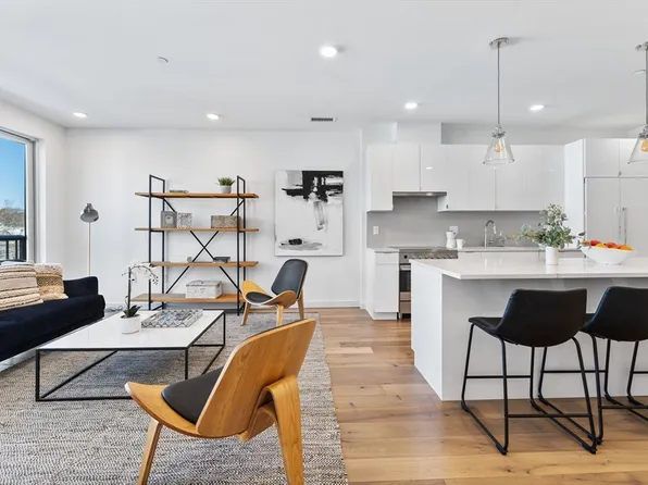 97 Elmwood St #306, Cambridge, MA 02140