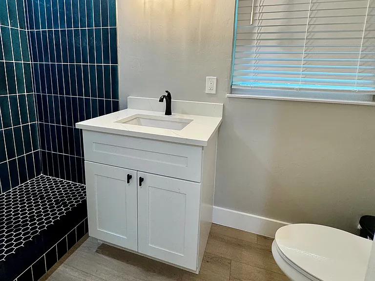 2772 Bayview Dr — Photo 8