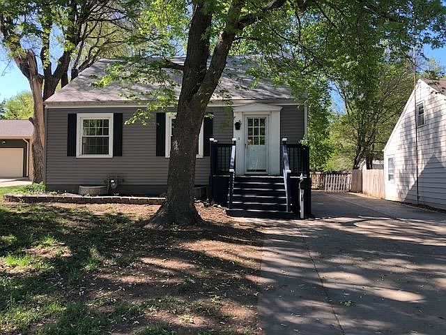 1st image of 129 E Kelly Ave