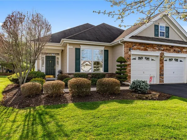 1797 Lakeside Ln, Macungie, PA 18062