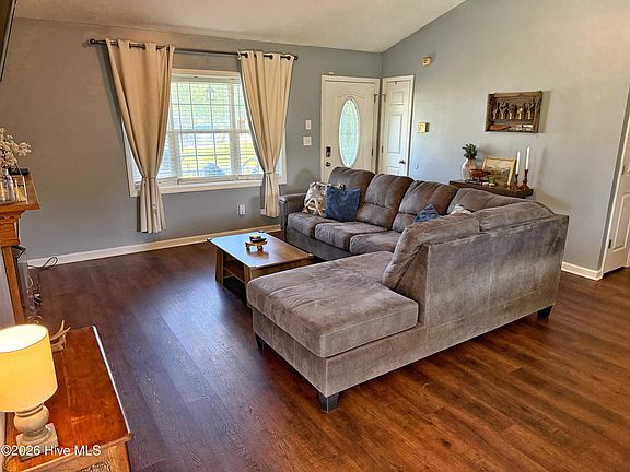5th image of 303 Marcia Court