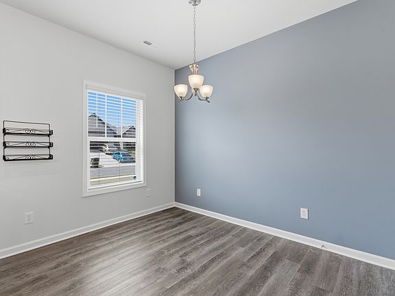 4th image of 100 Sartain St