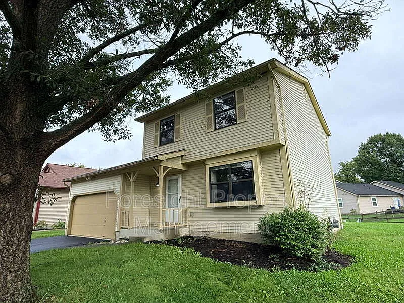 3 bed, 1.5 bath, 1430 sqft, $2,295 — Photo 2