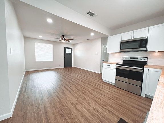 3rd image of 865 Schofield Dr