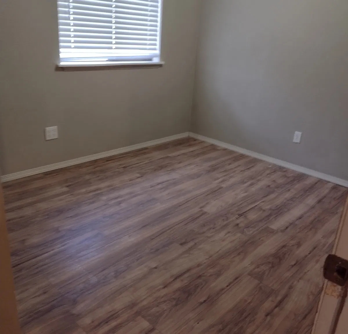 6 bed, 2000 sqft, $2,850 — Photo 3
