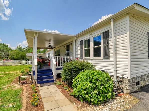 679 Bay Harbor Drive, Hampstead, NC 28443