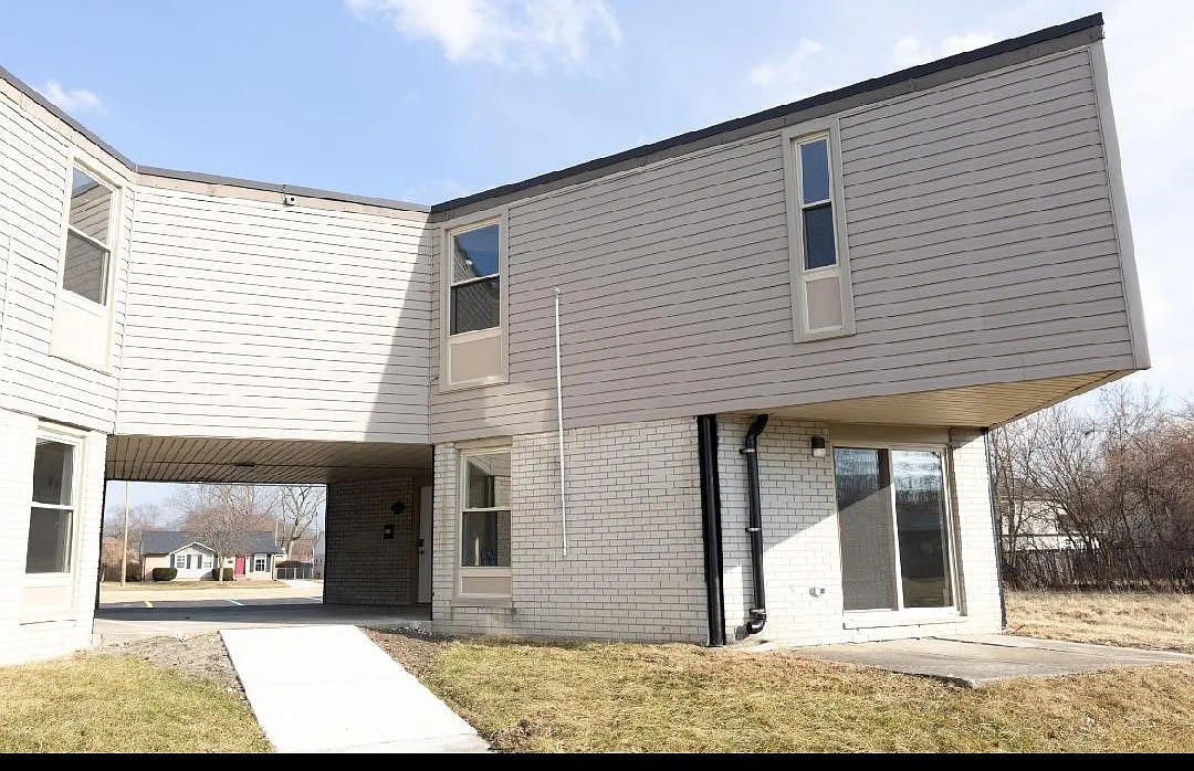 2 bed, 1.5 bath, 1000 sqft, $1,300 — Photo 3