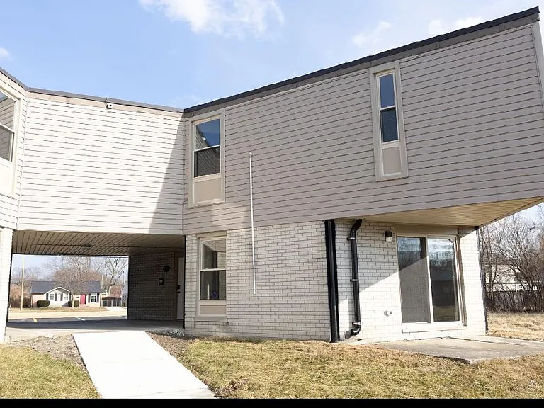 4301 Harriet St — Photo 1