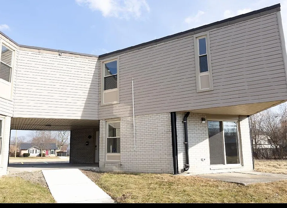 4301 Harriet St