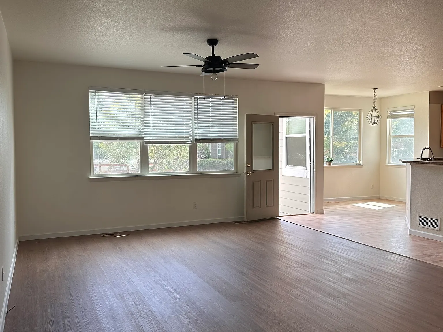 4 bed, 2.5 bath, 2363 sqft, $2,850 — Photo 2
