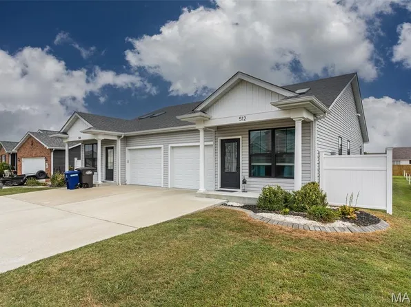 512 Deer Run, Moro, IL 62067