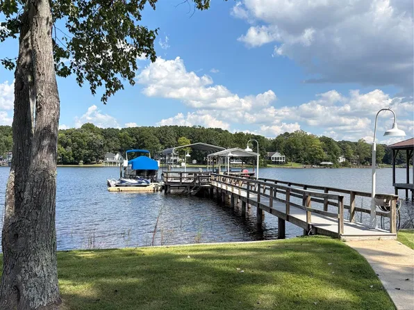 389 Grasshopper Cir, Mooresville, NC 28117