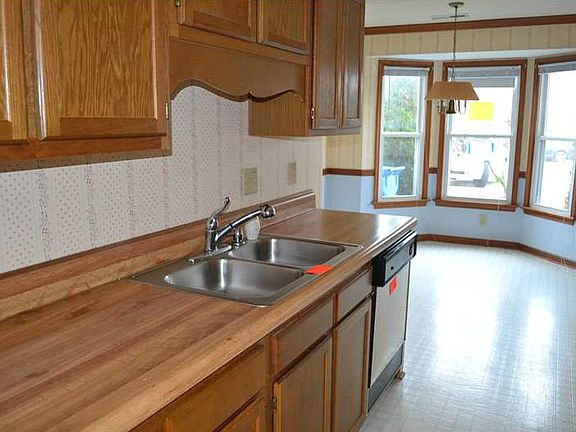 5th image of 847 Sommerville Cres