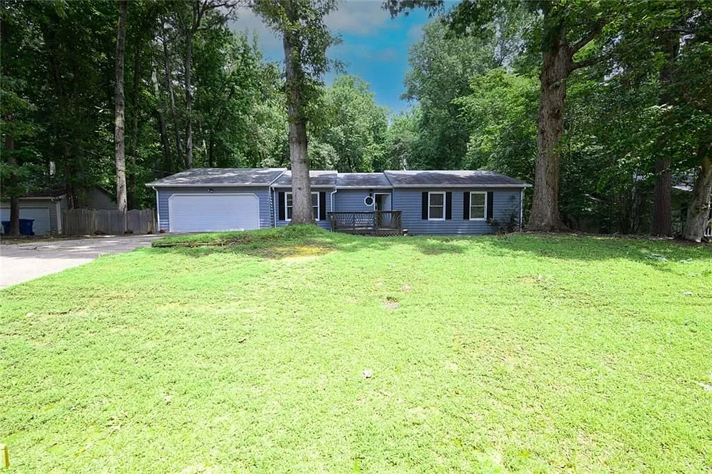 3 bed, 2.0 bath, 1761 sqft, $2,000 — Photo 2