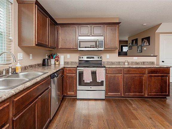 5th image of 3305 Hawthorn Dr SW